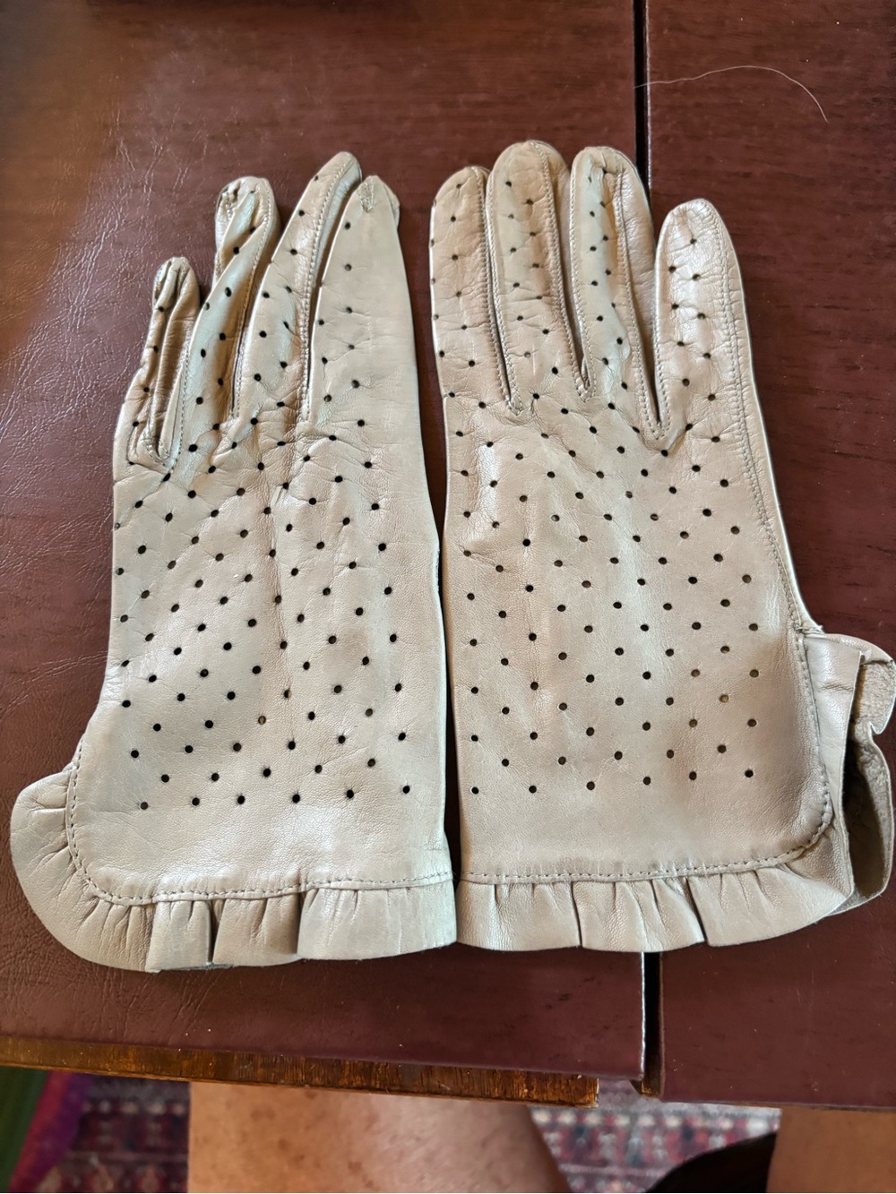 Vintage 1950s Gray Perforated Leather Day Gloves Size 6 Unlined